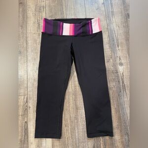 Lululemon women’s black pink purple striped cropped leggings size 8